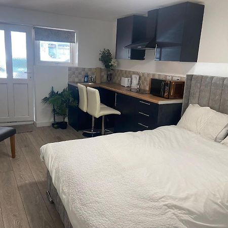 Brand New Studio Apartment With Beautiful Kitchen-Close To Liverpool City Centre Kültér fotó